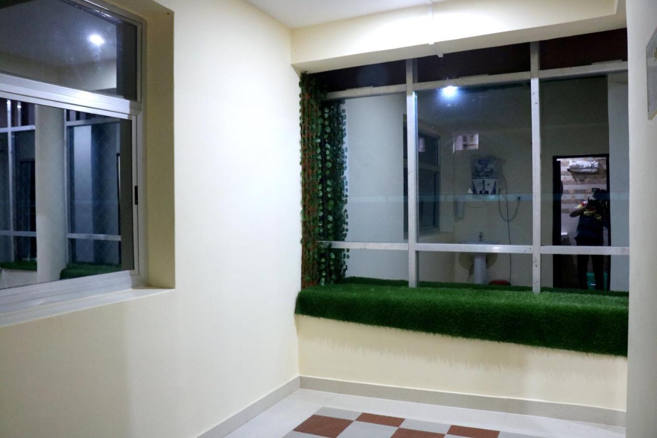 Saraswati Palace バラナシ エクステリア 写真