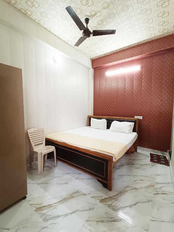 Saraswati Palace バラナシ エクステリア 写真