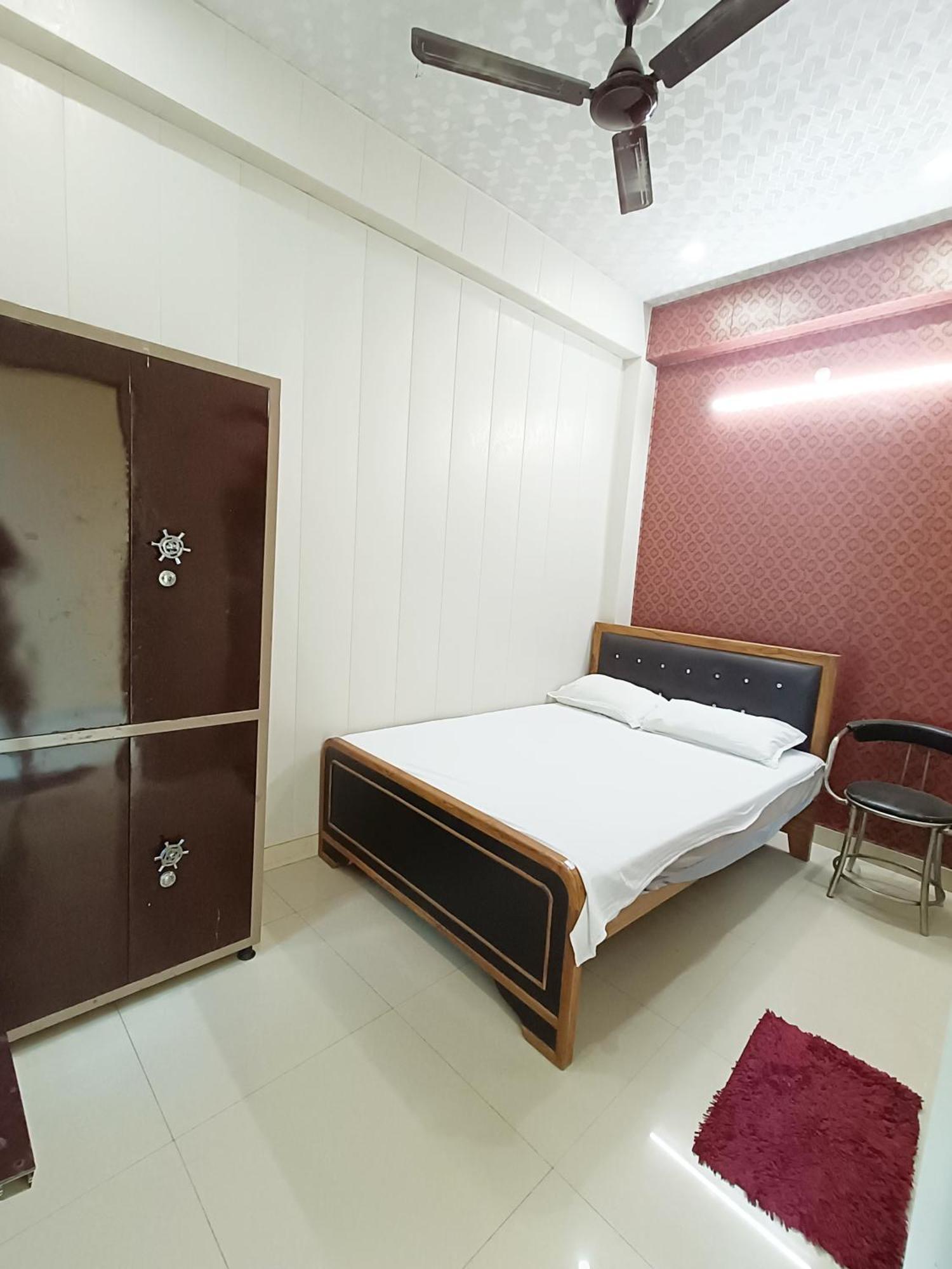 Saraswati Palace バラナシ エクステリア 写真